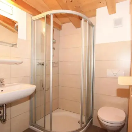 Alois & Elisabeth, Tatil Evi